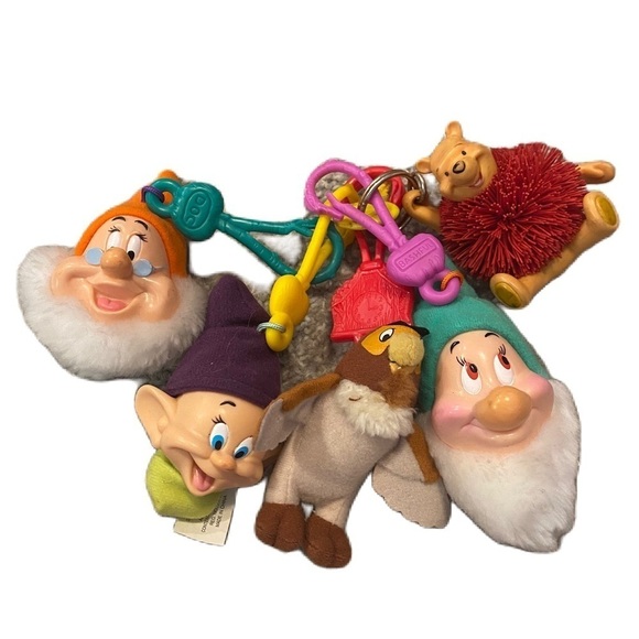 Vintage Snow White Seven Dwarfs Winnie the Pooh Owl 90s Keychain Bundle Lot - Picture 1 of 5